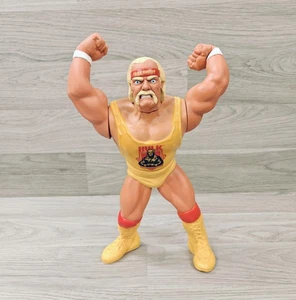 READ🔻 Titan Sports 12" Talking Animated Hulk Hogan Action Figure Pull String - Picture 1 of 19