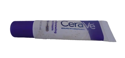 Crema de ojos renovadora de piel CeraVe - 0,5 oz Foto 1 de 2