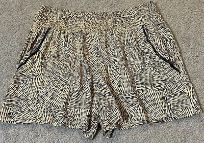 Pantalones Cortos Rayón 3 Puntos Para Mujer Talla M Beige Negro Bolsillos Abstractos Modernos Comodidad Foto 1 de 4