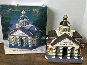 Heartland Valley Village Bank & Trust porcelana navideña con luz festiva - Imagen 1 de 13