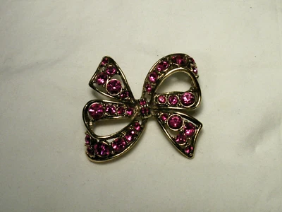 ...LIZ CLAIBORNE...Broche Arco Tono Dorado, Cristales Rosa... Foto 1 de 4