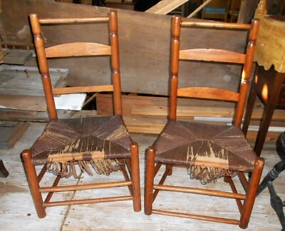 PAIR OF ANTIQUE EARLY AMERICAN LADDERBACK CHAIRS WITH SHAWL BARS - Image 1 of 4