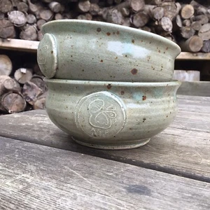 2 Vintage Stoneware Studio Pottery Bowls Marked A&J 1998 With A Bird Motif - Picture 1 of 15