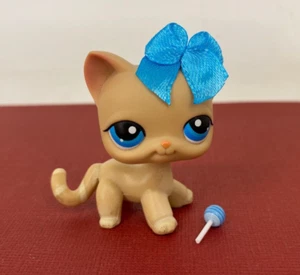 ❤ Littlest Pet Shop ❤ LPS #228 - Authentic Beige Shorthair Cat with  Stripe Tail - Picture 1 of 6