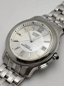 Reloj Citizen Exceed Radio Solar Titanio Esfera Blanca Nácar Usado Desde - Imagen 1 de 8