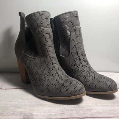 Botines Carlos Santana Holly perforados 7M gris Foto 1 de 4