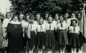 Frankreich Brownie Scout Mädchen Gruppe altes Amateurfoto 1950 - Bild 1 von 3