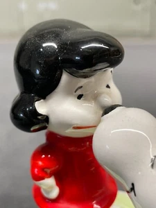 Vintage "Peanuts" Lucy & Snoopy Kissing music box - Bild 1 von 3