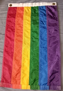 Arco Iris LGBT Nylon Bandera Doble Costura Ojales 12"X18" GAY/LESBIANA - Imagen 1 de 2