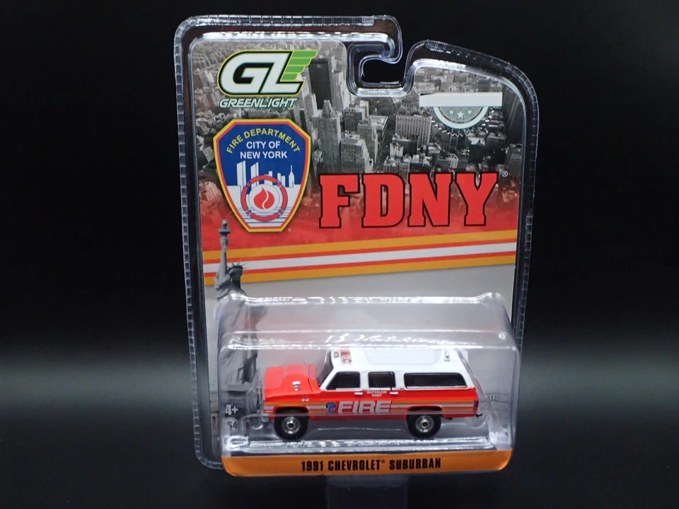 2025 GREENLIGHT 1991 CHEVROLET SUBURBAN FDNY FIRE HOBBY EXCLUSIVE 1:64 - Image 1 of 4