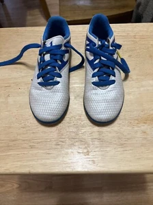 kids Adidas indoor soccer shoes size 2 - Picture 1 of 4