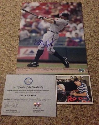 FOTO autografiada firmada por Kelly Johnson de los Bravos 8X10 con gráficos de autenticidad Foto 1 de 2