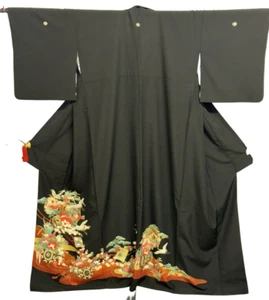 Kimono Tomesode japonés vintage poliéster grúa negra escudo familiar altura 64 pulgadas - Imagen 1 de 23