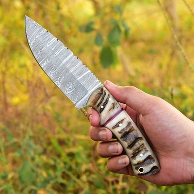Cuchillo de caza hecho a mano de hoja de acero Damasco de 9,25" con funda y mango de cuerno de carnero Foto 1 de 4