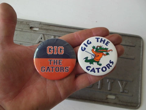 Vintage " Gig the Gators " Auburn Tigers vs Florida Football Button Pins Cover