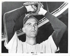 1961 Manny's Baseball Land Jim Perry 8X10 B&W Picture-Indians-FREE USA SHIP