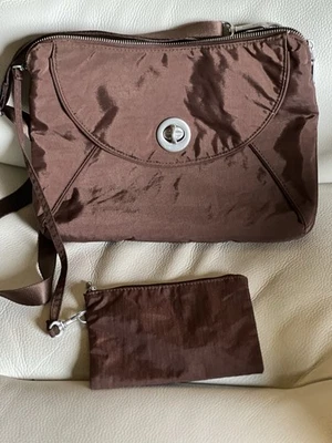 Bandolera Baggallini Marrón Nylon con Organizador y Muñequera Desmontable Foto 1 de 4