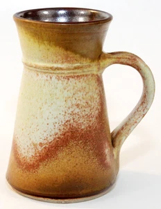 Kunstkeramik Becher beige braun matte Glasur Handarbeit 10 Unzen unten signiert - Bild 1 von 4