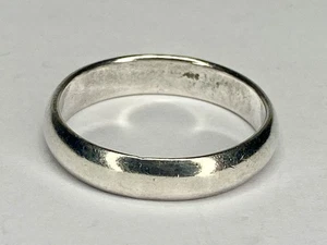 Anello vintage a fascia classico in argento sterling larghezza 4 mm misura 7,75 - Foto 1 di 15