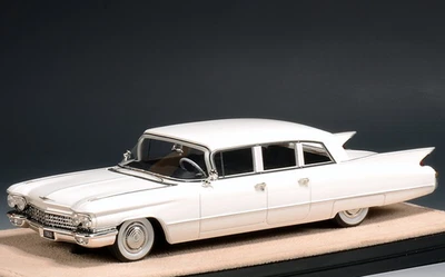wonderful resin-modelcar 1/43 CADILLAC FLEETWOOD 75 LIMOUSINE  1960 - w h i t e - Image 1 of 4
