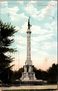 Soldiers and Sailors Monument HACKLEY SQUARE Muskegon, Michigan c1917 Postcard - Photo 1/2