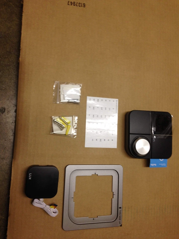 LUX PRODUCTS PEKN-S-B1-B04 KONO PRO EDITION SMART THERMOSTAT 2HEAT/1COOL 24VAC - Image 1 of 4