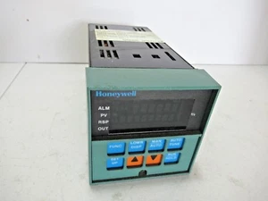HONEYWELL IACD TEMPERATURE CONTROLLER DC3002-0-210-2-00-0111 - Picture 1 of 3