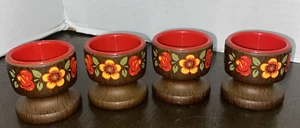 Juego de 4 tazas de huevos de madera pintadas a mano diseño floral arte popular decoración de cocina - Imagen 1 de 6