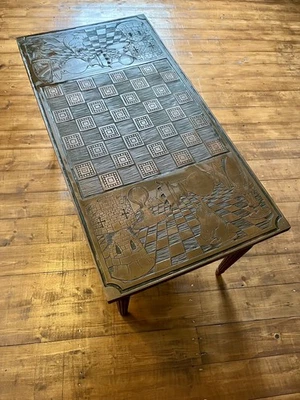 Beautiful Vintage engraved chess coffee table - Image 1 of 4