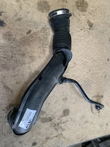 FORD FIESTA AIR INTAKE OUTLET HOSE MANUAL 1.1L MK8 (2017-2023) H1B19R504 - Picture 1 of 12