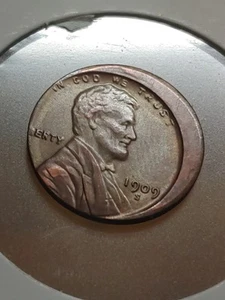 **1909-S**UNCIRCULATED US LINCOLN ERROR OFF CENTER PENNY.COIN STATUS NOT IN SET. - Picture 1 of 11