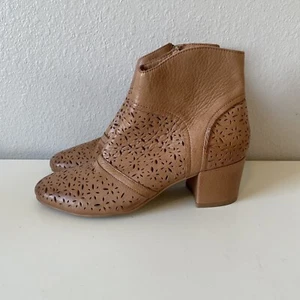 Anthropologie Silent D Ankle Boot Womens 39 Pearsy Cognac Laser Perforated NEW - Picture 1 of 8