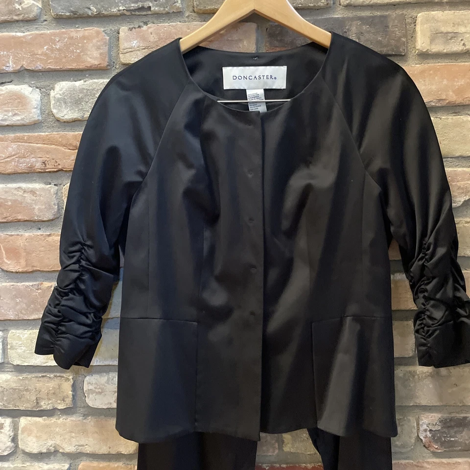 Doncaster Traje Pantalón Negro Satinado Nuevo Con Etiquetas 8 Noche Fiesta Mangas Acanaladas Foto 1 de 4