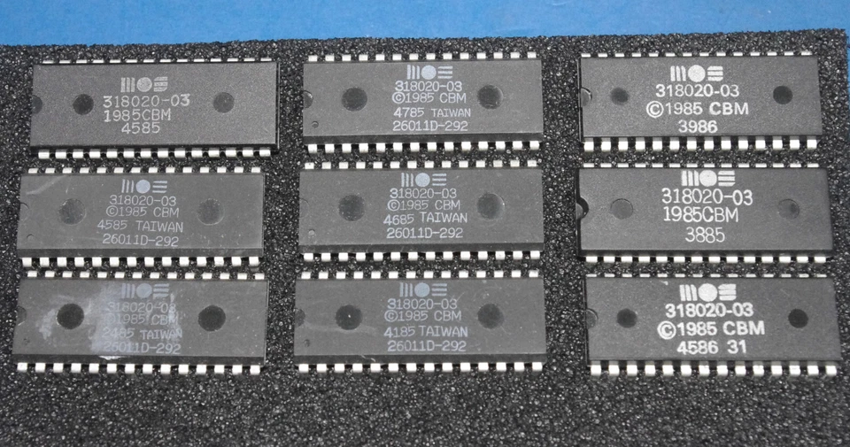 1 Stück - MOS 318020-03 = 8005-051 - DIP28 - Original Kernal ROM Commodore 128 - Bild 1 von 1