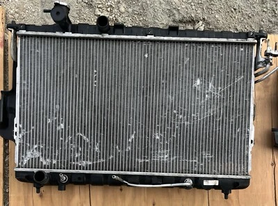 Radiador usado para Hyundai Sonata 2002-2005 2001-2006 Kia Optima 2,4 L 2,5 L 2,7 L Foto 1 de 3