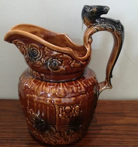 Jarra de mayólica de madera Arthur de colección de 1930 con mango de caballo grande esmalte de melaza - Imagen 1 de 11