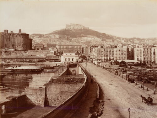 FRATELLI ALINARI (19.Jhd), Neapel mit Blick auf Hafen und Castel Nuovo, um 1880,