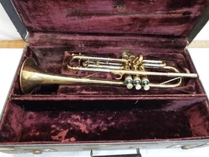 Tromba Couesnon vintage francese made in Paris France con custodia boccaglio - Foto 1 di 12