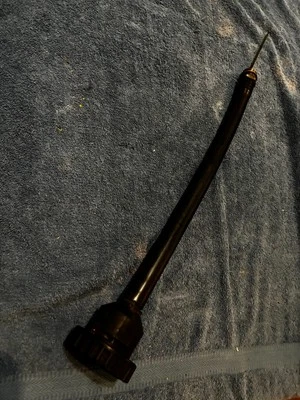 Conjunto de tubo de varilla de llenado y inmersión de aceite de motor clásico Saab 900 Foto 1 de 2