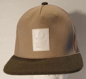 ADIDAS ORIGINALS Logo Snapback Baseball Style Cap Hat. Beige & Green. Adjustable - Picture 1 of 9