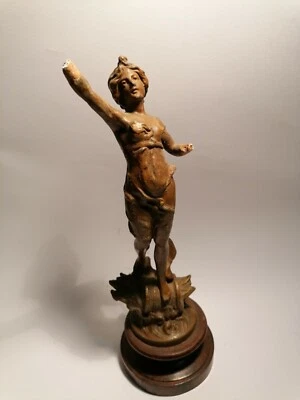 Scultura della VITTORIA  in stile liberty. Anni '50 soprammobile  - Immagine 1 di 4