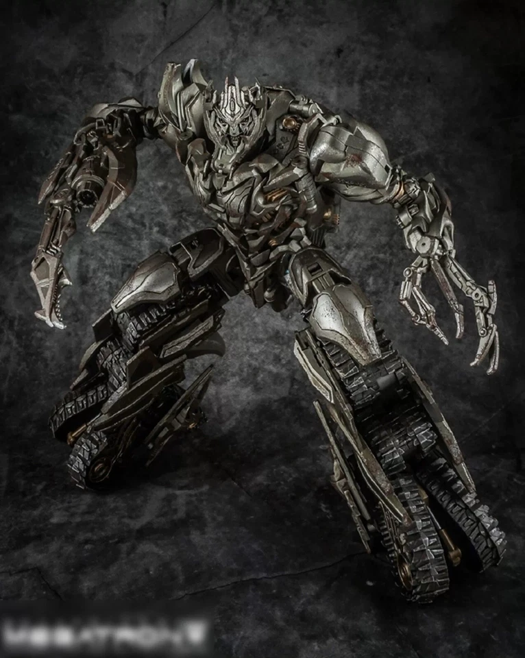 Dream Factory GOD-11s Leader Tank Megatrron - Battle Damaged - Image 1 of 4