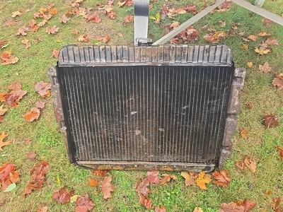 Radiador Mopar Big Block 1972 3574605 26 pulgadas Cargador de carrocería GTX con aire acondicionado 400 440 B/C  Foto 1 de 4