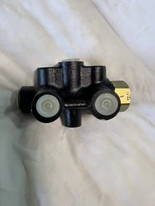 MASSEY FERGUSON/ CHALLENGER PRESSURE VALVE 3788151M1 - Picture 1 of 5