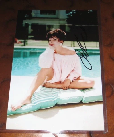 Joan Collins actress signed autographed photo Dynasty Golden Globe Best Actress Cover
