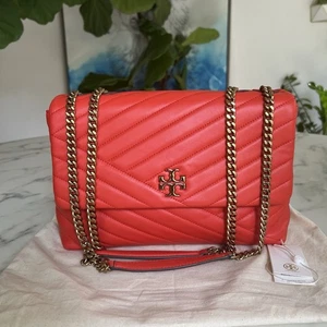 Neu mit Etikett Tory Burch Kira Chevron wandelbare Schultertasche Samba rot Leder goldfarben - Bild 1 von 16