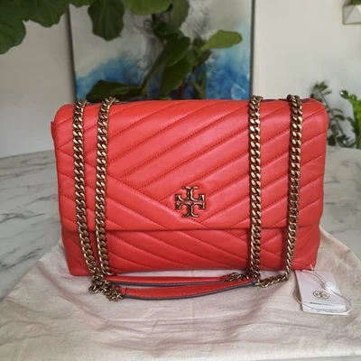Nuevo con etiquetas Bolso de Hombro Convertible Tory Burch Kira Chevron Cuero Rojo Samba Dorado Foto 1 de 4
