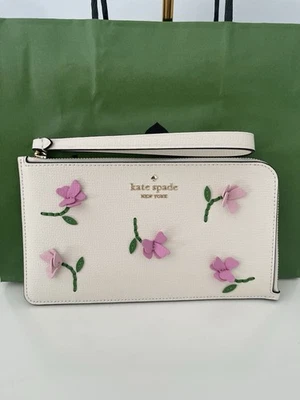 全新带标签 KATE SPADE 花卉贴花 Lucy 中号 L-Zip 腕带 Meringue,粉色 — 第 1/4 张图片