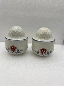 Hearthside Brambleberry Cumberland Stoneware Salt and Pepper Shakers Japan - Picture 1 of 4