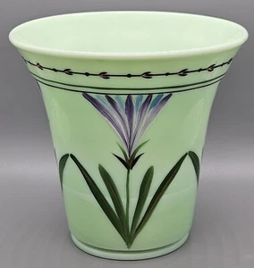 Rare Fenton Sea Green Floral Art Glass Vase. 6" Tall. Signed. Perfect Condition! - Picture 1 of 10